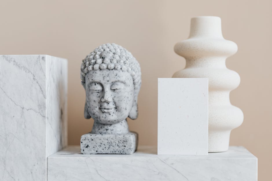 Buddhas lange Ohren als Symbol für Weisheit und Klarheit