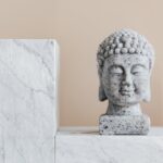 Buddhas lange Ohren als Symbol der Weisheit und der Gnade