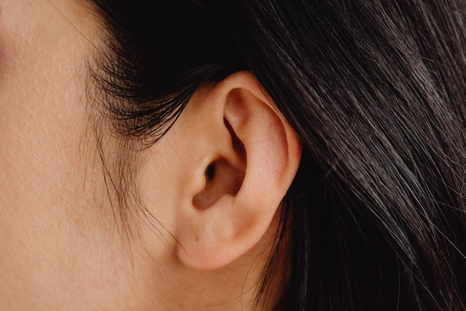  Ohren im Alter: warum sie wachsen?